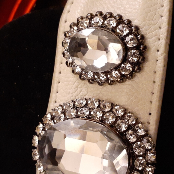 WHITE LEATHER CUFF WITH THREE STATIONS STONES BENDABLE CUFF - Picture 7 of 8